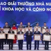 Remise du Prix Ho Chi Minh à des scientifiques