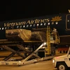 Vietnam Airlines achemine au Laos et Cambodge des aides médicales du Vietnam