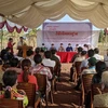 Construction d'une maison communautaire pour des personnes d'origine vietnamienne au Cambodge