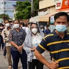 Le gouvernement cambodgien décide de lever le verrouillage à Phnom Penh et Takhmao