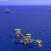 Vietsovpetro salue le premier flux de pétrole de la plate-forme d'exploitation Ca Tam 2