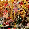 Le marché des décors et cadeaux de Noël s'anime à Hanoï