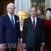 Entrevue entre le PM Nguyen Xuan Phuc et le roi suédois Carl XVI Gustav