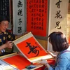 Demander une calligraphie à l'occasion du Têt, une coutume des Vietnamiens