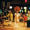 Gambade avec le "bài choi" dans la vieille ville de Hôi An