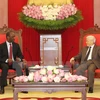 Le leader du PCV Nguyên Phu Trong reçoit le Premier ministre mozambicain