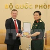 Le ministre de la Défense Ngô Xuân Lich reçoit l'ambassadeur de France