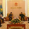 Le général Ngo Xuan Lich reçoit le vice-ministre kazakh de la Défense