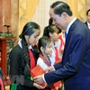 Le président Trân Dai Quang reçoit des enfants en difficulté du pays