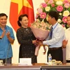 La présidente de l’AN rencontre des lauréats du prix Nguyên Duc Canh