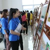 Exposition de photos et de films documentaires à Hoa Binh