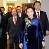 La présidente de l’AN salue les familles des Vietnamiens et Sud-Coréens