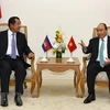 Le PM Nguyên Xuân Phuc s'entretient avec son homologue cambodgien Hun Sen