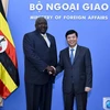 Le secrétaire d’État aux Affaires étrangères de l’Ouganda en visite au Vietnam