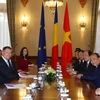Le PM Nguyen Xuan Phuc rencontre des dirigeants roumains