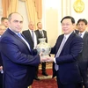 Le vice-PM Vuong Dinh Hue s'entretient avec son homologue biélorusse