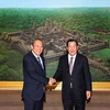 Le vice-PM Truong Hoa Binh rencontre des dirigeants cambodgiens