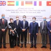 Le Vietnam offre des masques antibactériens à des pays européens