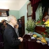 Le SG du Parti et président du Vietnam Nguyên Phu Trong rend hommage au Président Hô Chi Minh