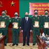 Le président Nguyên Xuân Phuc travaille avec les responsables de la 7e zone militaire