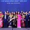 60 femmes d’affaires exemplaires décorées de la Coupe de la rose dorée