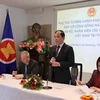 Le vice-Premier ministre Tran Luu Quang rencontre des Vietnamiens en Suisse