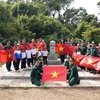 Offrir 10.000 drapeaux nationaux à un district frontalier de Dak Nong