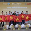 Remise de 3.000 drapeaux nationaux aux pêcheurs de Truong Sa