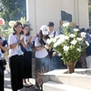 Des jeunes Vietnamiens d'outre-mer rendent hommage aux martyrs héroïques au carrefour de Dong Loc