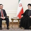Entrevue entre le président de l'AN Vuong Dinh Hue et le président iranien Ebrahim Raisi