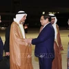 Le PM Pham Minh Chinh arrive à Dubai pour pour la COP28 et ses activités aux Émirats arabes unis