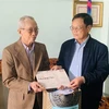 Remis des cadeaux aux témoins de Hoang Sa