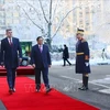 Cérémonie d’accueil officielle en l’honneur du PM Pham Minh Chinh en Roumanie