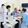 Un médecin japonais apporte de la lumière à des milliers de patients vietnamiens