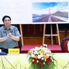 Le Premier ministre Pham Minh Chinh travaille avec les dirigeants de Hoa Binh