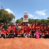 Des Vietnamiens d'outre-mer visitent Truong Sa et la plate-forme DK1