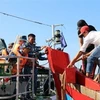 Binh Dinh: sauvetage de six pêcheurs à bord d'un navire coulé