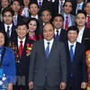  Rencontre du Premier ministre avec des Viet kieu de retour au pays pour le Têt