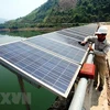 Des habitants d'Ho Chi Minh-Ville s’intéressent à l’énergie solaire