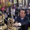 Le président Vo Van Thuong se rend au mémorial du président Ton Duc Thang