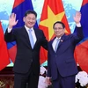 Le PM Pham Minh Chinh rencontre le président mongol Ukhnaagiin Khurelsukh