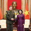 ​La vice-présidente Dang Thi Ngoc Thinh reçoit le ministre biélorusse de la Défense