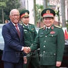 Le ministre philippin de la Défense en visite officielle au Vietnam