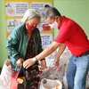Ho Chi Minh-Ville aide les personnes touchées par le COVID-19 à surmonter les difficultés