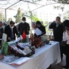 Exposition de photos en l'honneur des 58 ans de relations diplomatiques Vietnam-Algérie