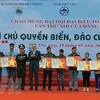 Remise de 16.000 drapeaux aux pêcheurs de la province de Phu Yen
