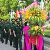L'offrande d'encens à la mémoire du Président Ho Chi Minh dans la zone de vestiges de Kim Lien 