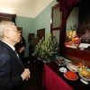 Le secrétaire général du Parti Nguyên Phu Trong rend hommage au Président Hô Chi Minh