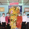 Une délégation du FPV rend visite à des bouddhistes à Can Tho