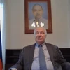 Посол РФ во Вьетнаме Константин Васильевич Внуков дает интервью по Skype. (Скриншот)